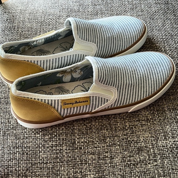 TOMMY BAHAMA ‘Sailor’ Canvas Slip-on Shoes, White/Blue Stripes, Size 7.5 - Picture 1 of 5